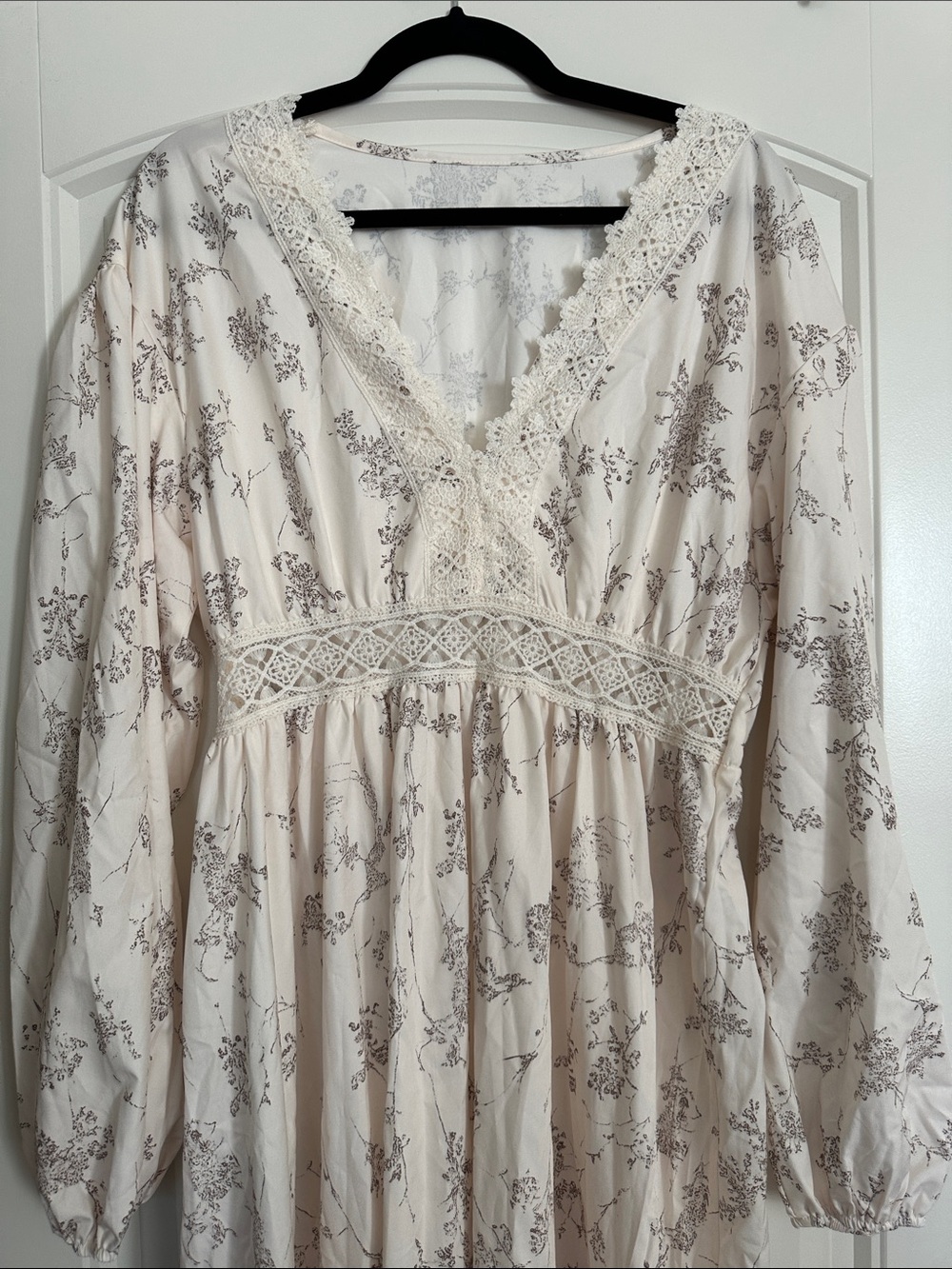 Cream Floral Lace-Trim Maxi Dress size xl - Picture 3 of 6